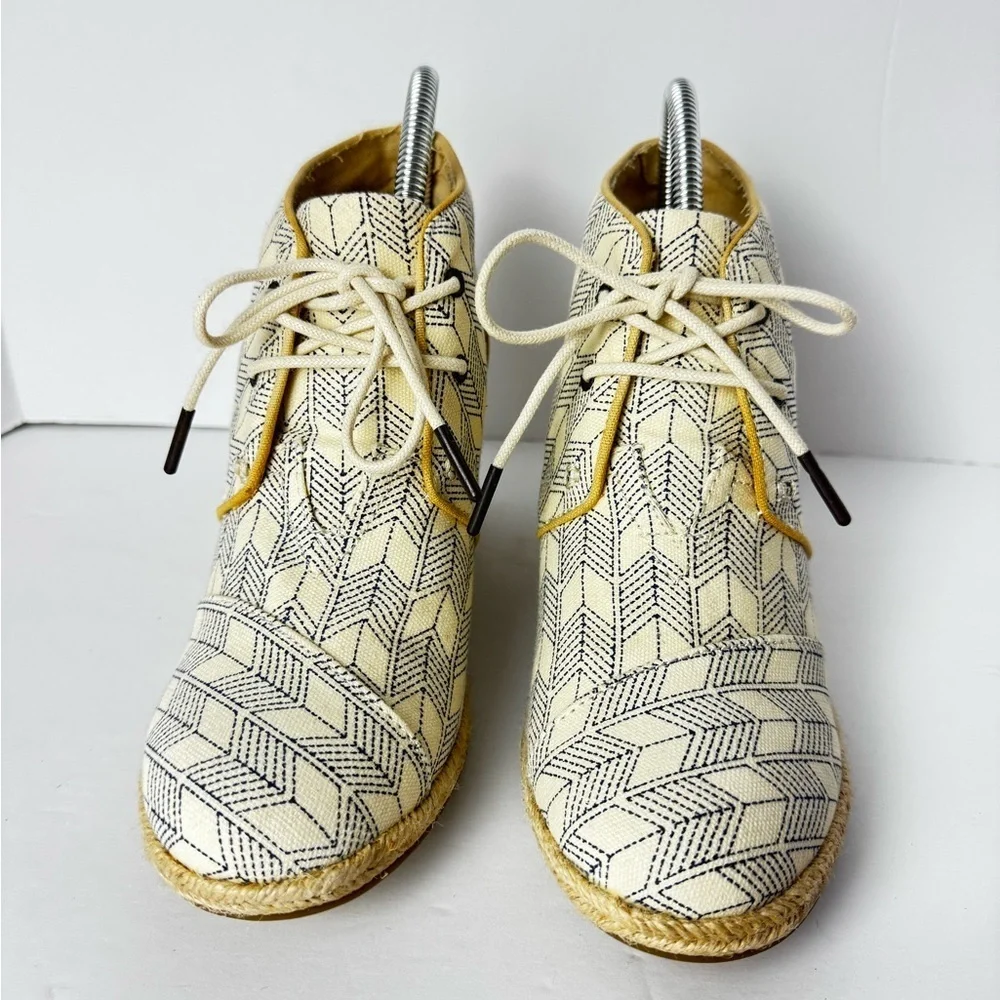 Toms Women's Cream and Black Espadrille Boots Size 8